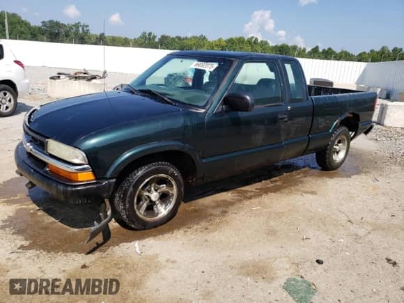 ✅ 2002 Chevrolet S-10 LS • VIN: 1GCCS195028142719 • Lot: 69092075. Listed on Copart with 178,303 mi. Free auction sales archive from the USA and detailed vehicle history report at DreamBid. Image 1.