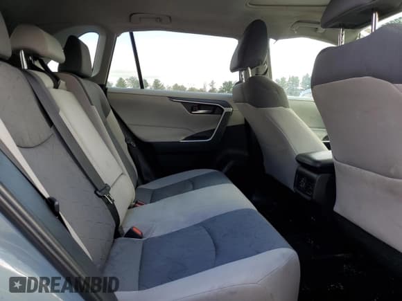 ✅ 2022 Toyota RAV4 XLE • VIN: 2T3P1RFV9NW299848 • Lot: 86168255. Wystawiony na Copart z przebiegiem 84 782 mil. Bezpłatny archiwum sprzedaży aukcyjnych z USA i szczegółowy raport historii pojazdu na DreamBid. Zdjęcie 11.