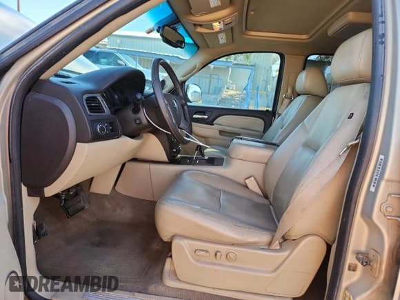 ✅ 2010 GMC Yukon Denali • VIN: 1GKUKEEF0AR179714 • Lot: 87252675. Wystawiony na Copart z przebiegiem 157 330 mil. Bezpłatny archiwum sprzedaży aukcyjnych z USA i szczegółowy raport historii pojazdu na DreamBid. Zdjęcie 7.