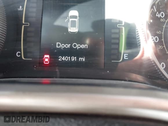 ✅ 2014 Jeep Cherokee Latitude • VIN: 1C4PJLCB1EW162749 • Лот: 43572711. Опубликован ранее на IAAI с пробегом 240 191 миль. Бесплатный доступ к архиву аукционных продаж из США и подробный отчёт об истории автомобиля на DreamBid. Изображение 14.