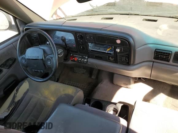 1996 Dodge 1500 z VIN 1B7HC16Y0TS664448, wystawiony jako Copart lot #58747994 z przebiegiem 305 896 mil mil oraz Szkoda całkowita • Salvage title. Historia ofert i sprzedaży dostępna na DreamBid. Obrazek 8.