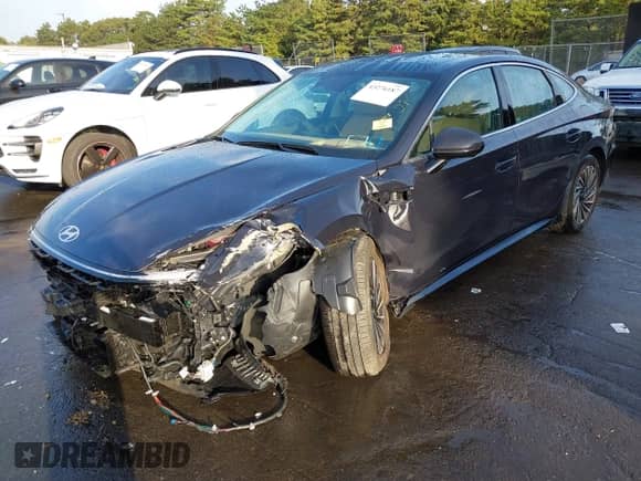 2024 Hyundai Sonata Limited with VIN KMHL54JJ4RA097929, listed as a IAAI auction lot 43276187 with 5,555 mi miles and . Bid and sale history available at DreamBid. Image 2.