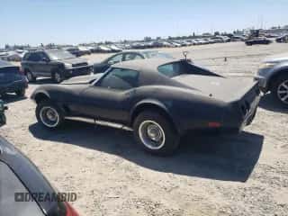 1975 Chevrolet Corvette z VIN 1Z37J5S410428, wystawiony jako Copart lot #60106774 z przebiegiem Nie podano mil oraz Czysty tytuł • Clean title. Historia ofert i sprzedaży dostępna na DreamBid. Obrazek 2.