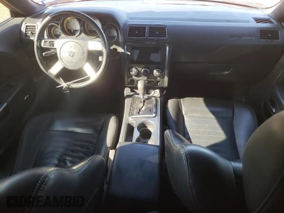 ✅ 2010 Dodge Challenger R/T Classic • VIN: 2B3CJ5DT6AH296779 • Lot: 41515765. Wystawiony na Copart z przebiegiem 97 157 mil. Bezpłatny archiwum sprzedaży aukcyjnych z USA i szczegółowy raport historii pojazdu na DreamBid. Zdjęcie 8.