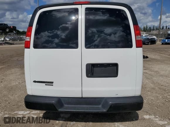 ✅ 2014 Chevrolet Express Passenger LS • VIN: 1GNSGBF44E1147795 • Lot: 90305755. Listed on Copart with 124,358 mi. Free auction sales archive from the USA and detailed vehicle history report at DreamBid. Image 6.