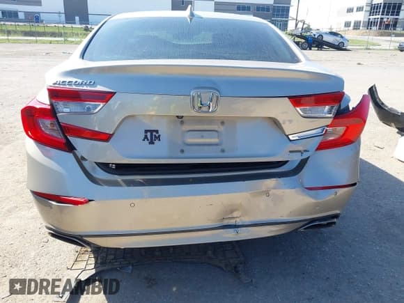 ✅ 2018 Honda Accord Touring • VIN: 1HGCV1F99JA059037 • Lot: 43305330. Listed on IAAI with 71,806 mi. Free auction sales archive from the USA and detailed vehicle history report at DreamBid. Image 6.