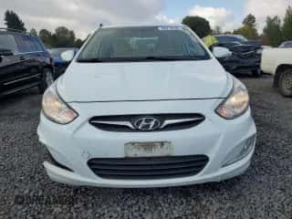 2013 Hyundai Accent GLS z VIN KMHCU4AE1DU582705, wystawiony jako Copart lot #86718285 z przebiegiem 225 231 mil mil oraz Czysty tytuł • Clean title. Historia ofert i sprzedaży dostępna na DreamBid. Obrazek 5.