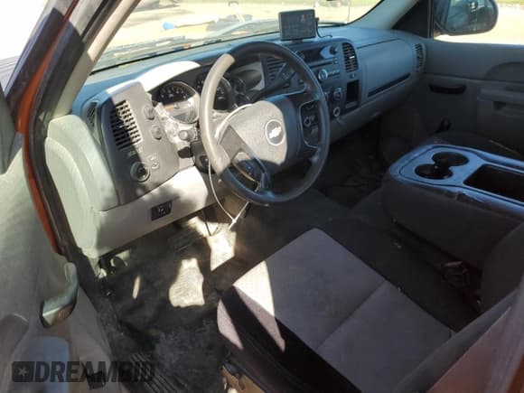 ✅ 2012 Chevrolet Silverado 2500HD Work Truck • VIN: 1GC0CVCGXCF173488 • Lot: 75619674. Wystawiony na Copart z przebiegiem 196 730 mil. Bezpłatny archiwum sprzedaży aukcyjnych z USA i szczegółowy raport historii pojazdu na DreamBid. Zdjęcie 8.