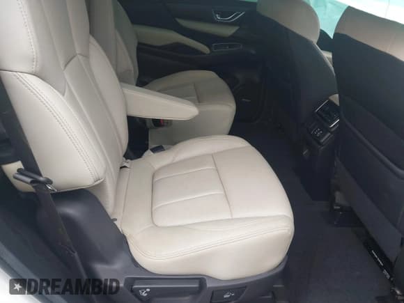 ✅ 2024 Subaru Ascent Limited • VIN: 4S4WMAUD6R3437560 • Lot: 41853574. Listed on IAAI with 19,423 mi. Free auction sales archive from the USA and detailed vehicle history report at DreamBid. Image 8.