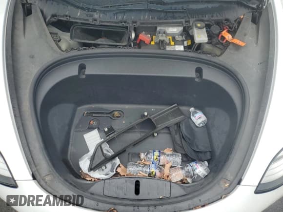 ✅ 2020 Tesla Model 3 Long Range • VIN: 5YJ3E1EB0LF620903 • Lot: 54807185. Wystawiony na Copart z przebiegiem 106 900 mil. Bezpłatny archiwum sprzedaży aukcyjnych z USA i szczegółowy raport historii pojazdu na DreamBid. Zdjęcie 11.