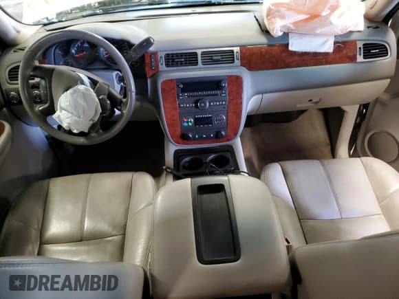 ✅ 2009 Chevrolet Suburban 2LT • VIN: 1GNFK26309R168674 • Lot: 85920645. Wystawiony na Copart z przebiegiem 171 440 mil. Bezpłatny archiwum sprzedaży aukcyjnych z USA i szczegółowy raport historii pojazdu na DreamBid. Zdjęcie 8.