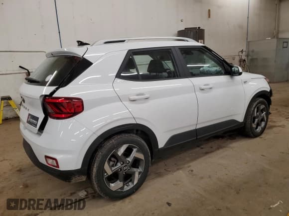 ✅ 2022 Hyundai Venue Limited • VIN: KMHRC8A38NU142713 • Lot: 81831574. Listed on Copart with 32,315 mi. Free auction sales archive from the USA and detailed vehicle history report at DreamBid. Image 3.