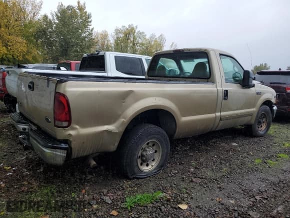 ✅ 2001 Ford F-250 XL • VIN: 1FTNF20L01ED32292 • Лот: 85543135. Опубликован ранее на Copart с пробегом 240 543 миль. Бесплатный доступ к архиву аукционных продаж из США и подробный отчёт об истории автомобиля на DreamBid. Изображение 3.