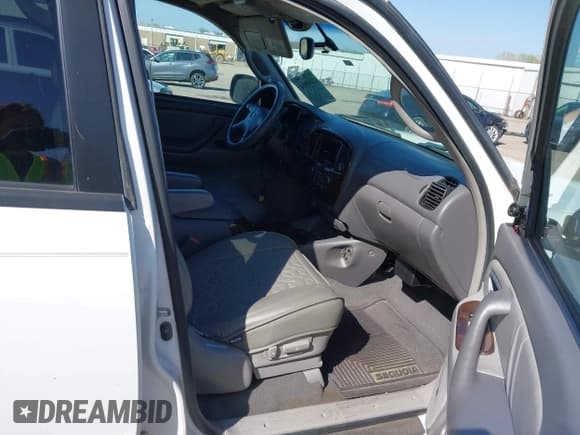 ✅ 2002 Toyota Sequoia Limited • VIN: 5TDZT38A32S089687 • Lot: 42000994. Wystawiony na IAAI z przebiegiem 253 400 mil. Bezpłatny archiwum sprzedaży aukcyjnych z USA i szczegółowy raport historii pojazdu na DreamBid. Zdjęcie 5.