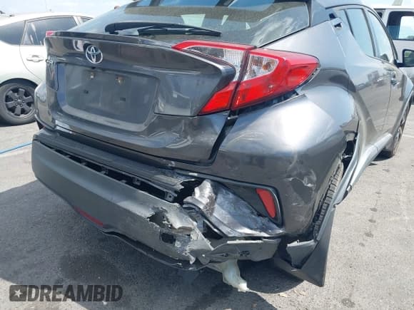 ✅ 2018 Toyota C-HR XLE • VIN: JTNKHMBX8J1007000 • Lot: 43185445. Wystawiony na IAAI z przebiegiem 109 419 mil. Bezpłatny archiwum sprzedaży aukcyjnych z USA i szczegółowy raport historii pojazdu na DreamBid. Zdjęcie 6.