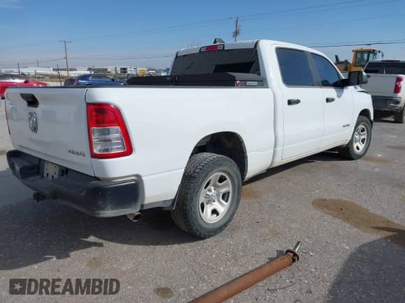 2022 Ram 1500 Tradesman z VIN 1C6SRFNT7NN443106, wystawiony jako IAAI lot #41610428 z przebiegiem 68 868 mil mil oraz . Historia ofert i sprzedaży dostępna na DreamBid. Obrazek 4.