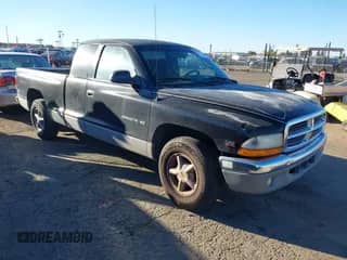 2000 Dodge Dakota Sport with VIN 1B7GL22N0YS764439, listed as a IAAI auction lot 43547217 with 102,038 mi miles and . Bid and sale history available at DreamBid. Image 1.
