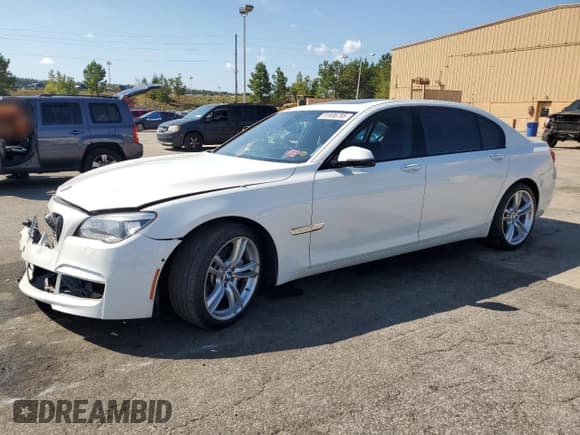 ✅ 2013 BMW 7 Series 750Li xDrive • VIN: WBAYF8C55DDE59420 • Lot: 81606795. Wystawiony na Copart z przebiegiem 125 382 mil. Bezpłatny archiwum sprzedaży aukcyjnych z USA i szczegółowy raport historii pojazdu na DreamBid. Zdjęcie 1.
