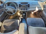 ✅ 2004 Toyota Camry LE • VIN: JTDBE32K940247369 • Lot: 94476305. Wystawiony na Copart z przebiegiem 176 333 mil. Bezpłatny archiwum sprzedaży aukcyjnych z USA i szczegółowy raport historii pojazdu na DreamBid. Zdjęcie 8.