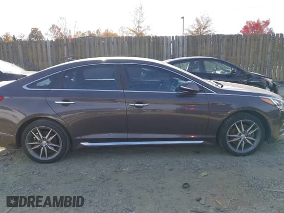 ✅ 2015 Hyundai Sonata Sport • VIN: 5NPE34AB6FH084163 • Lot: 43640225. Listed on IAAI with 234,665 mi. Free auction sales archive from the USA and detailed vehicle history report at DreamBid. Image 13.
