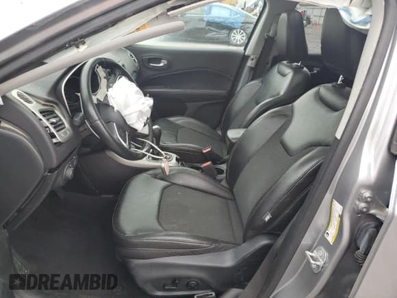 ✅ 2018 Jeep Compass Latitude • VIN: 3C4NJDBB5JT398688 • Lot: 84835035. Wystawiony na Copart z przebiegiem Nie podano. Bezpłatny archiwum sprzedaży aukcyjnych z USA i szczegółowy raport historii pojazdu na DreamBid. Zdjęcie 7.