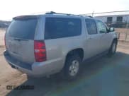 ✅ 2009 Chevrolet Suburban 2LT • VIN: 1GNFK26389R190745 • Lot: 43252001. Wystawiony na IAAI z przebiegiem 238 572 mil. Bezpłatny archiwum sprzedaży aukcyjnych z USA i szczegółowy raport historii pojazdu na DreamBid. Zdjęcie 4.