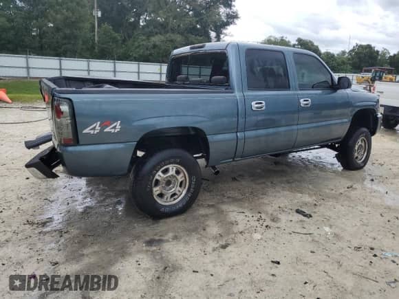 2007 GMC Sierra 1500 SL with VIN 2GTEK13V171109210, listed as a Copart auction lot 72076074 with 258,054 mi miles and Salvage title. Bid and sale history available at DreamBid. Image 3.