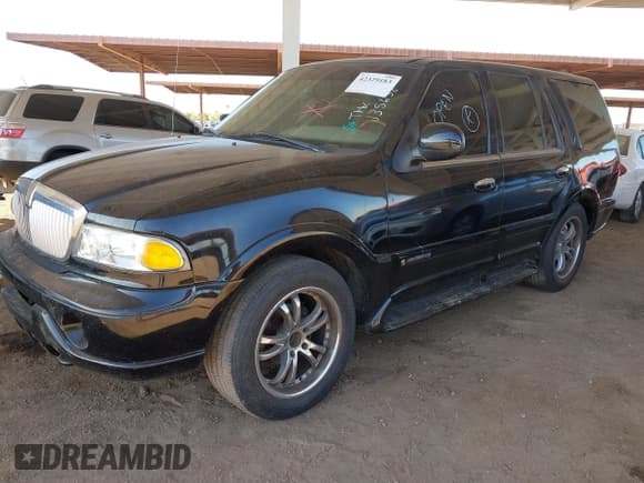 ✅ 1998 Lincoln Navigator • VIN: 5LMPU28L8WLJ35658 • Lot: 42329183. Wystawiony na IAAI z przebiegiem 207 629 mil. Bezpłatny archiwum sprzedaży aukcyjnych z USA i szczegółowy raport historii pojazdu na DreamBid. Zdjęcie 2.