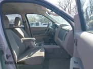 ✅ 2011 Ford Escape Hybrid • VIN: 1FMCU4K37BKC68370 • Lot: 41895193. Wystawiony na IAAI z przebiegiem 220 321 mil. Bezpłatny archiwum sprzedaży aukcyjnych z USA i szczegółowy raport historii pojazdu na DreamBid. Zdjęcie 5.