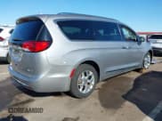 ✅ 2019 Chrysler Pacifica Limited • VIN: 2C4RC1GG4KR552357 • Lot: 43189981. Wystawiony na IAAI z przebiegiem 42 927 mil. Bezpłatny archiwum sprzedaży aukcyjnych z USA i szczegółowy raport historii pojazdu na DreamBid. Zdjęcie 4.