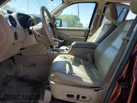 ✅ 2010 Ford Explorer Eddie Bauer • VIN: 1FMEU7EE3AUA40960 • Lot: 53076935. Wystawiony na Copart z przebiegiem 241 880 mil. Bezpłatny archiwum sprzedaży aukcyjnych z USA i szczegółowy raport historii pojazdu na DreamBid. Zdjęcie 7.