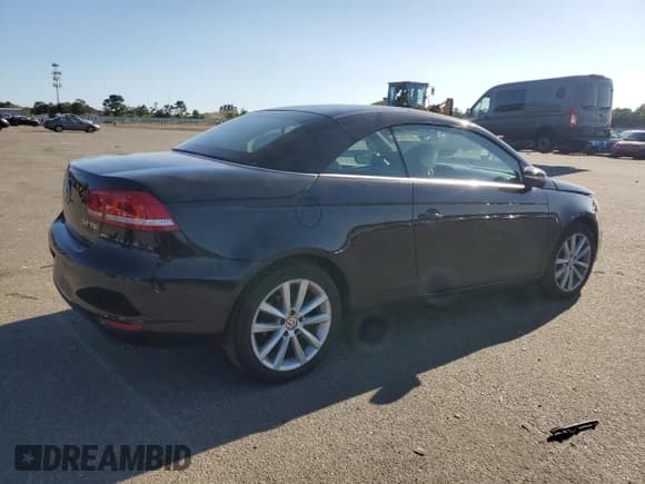 ✅ 2014 Volkswagen Eos Komfort • VIN: WVWBW8AH7EV000212 • Lot: 70678825. Wystawiony na Copart z przebiegiem 96 017 mil. Bezpłatny archiwum sprzedaży aukcyjnych z USA i szczegółowy raport historii pojazdu na DreamBid. Zdjęcie 3.