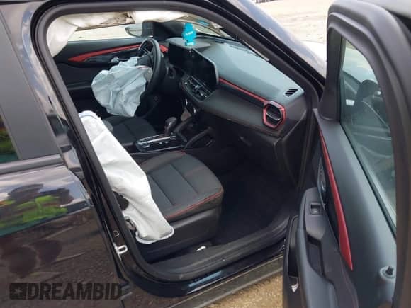 2025 Chevrolet TrailBlazer RS с VIN KL79MUSL5SB080135, выставлен на аукционе IAAI как лот 42618033 с пробегом 14 074 миль миль и . История ставок и продаж доступна на DreamBid. Изображение 5.