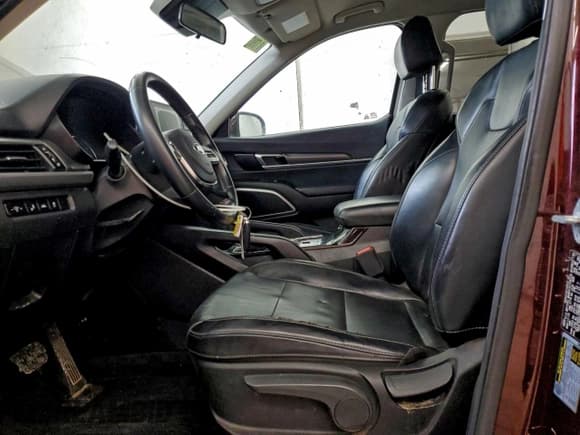 ✅ 2020 Kia Telluride LX • VIN: 5XYP24HCXLG008281 • Лот: 94645065. Опубликован ранее на Copart с пробегом 98 297 миль. Бесплатный доступ к архиву аукционных продаж из США и подробный отчёт об истории автомобиля на DreamBid. Изображение 7.