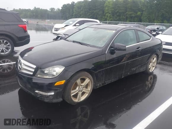 ✅ 2014 Mercedes-Benz C 250 • VIN: WDDGJ4HB5EG289213 • Lot: 42933366. Wystawiony na IAAI z przebiegiem 125 396 mil. Bezpłatny archiwum sprzedaży aukcyjnych z USA i szczegółowy raport historii pojazdu na DreamBid. Zdjęcie 2.