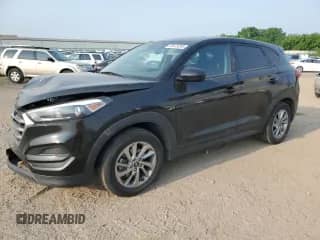 2018 Hyundai Tucson SE z VIN KM8J2CA45JU803958, wystawiony jako Copart lot #59479295 z przebiegiem 107 642 mil mil oraz Szkoda całkowita • Salvage title. Historia ofert i sprzedaży dostępna na DreamBid. Obrazek 1.