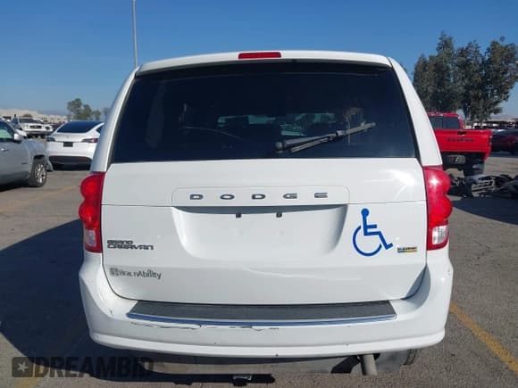 ✅ 2017 Dodge Grand Caravan SE • VIN: 2C7WDGBG7HR738822 • Lot: 43608492. Wystawiony na IAAI z przebiegiem 66 478 mil. Bezpłatny archiwum sprzedaży aukcyjnych z USA i szczegółowy raport historii pojazdu na DreamBid. Zdjęcie 16.