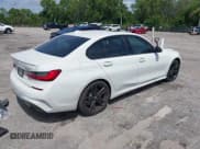 ✅ 2022 BMW 3 Series 330i • VIN: 3MW5R1J09N8C29531 • Lot: 43074092. Wystawiony na IAAI z przebiegiem 39 427 mil. Bezpłatny archiwum sprzedaży aukcyjnych z USA i szczegółowy raport historii pojazdu na DreamBid. Zdjęcie 4.