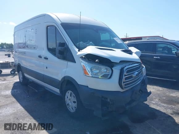 ✅ 2017 Ford Transit • VIN: 1FTYE2CM6HKB32372 • Lot: 42247909. Wystawiony na IAAI z przebiegiem 197 640 mil. Bezpłatny archiwum sprzedaży aukcyjnych z USA i szczegółowy raport historii pojazdu na DreamBid. Zdjęcie 1.