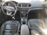 ✅ 2017 Hyundai Ioniq Limited • VIN: KMHC05LC8HU020013 • Lot: 85673464. Wystawiony na Copart z przebiegiem 156 665 mil. Bezpłatny archiwum sprzedaży aukcyjnych z USA i szczegółowy raport historii pojazdu na DreamBid. Zdjęcie 8.