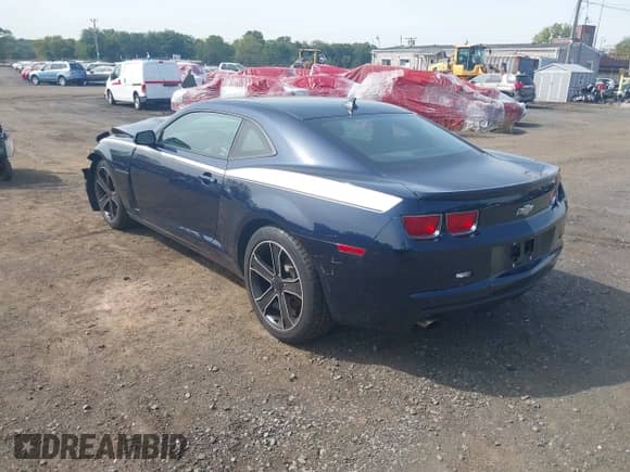 2011 Chevrolet Camaro 1LT z VIN 2G1FB1ED2B9173123, wystawiony jako IAAI lot #43338581 z przebiegiem 136 567 mil mil oraz . Historia ofert i sprzedaży dostępna na DreamBid. Obrazek 3.