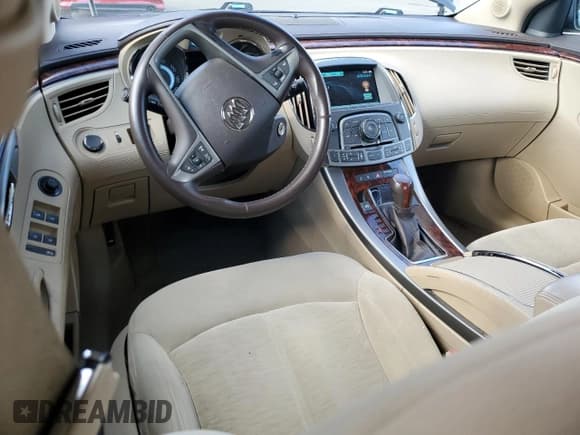 ✅ 2013 Buick LaCrosse • VIN: 1G4GA5ER7DF254609 • Lot: 92692275. Wystawiony na Copart z przebiegiem 60 931 mil. Bezpłatny archiwum sprzedaży aukcyjnych z USA i szczegółowy raport historii pojazdu na DreamBid. Zdjęcie 8.