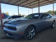 ✅ 2015 Dodge Challenger SXT Plus • VIN: 2C3CDZBGXFH700231 • Lot: 43407846. Wystawiony na IAAI z przebiegiem 129 305 mil. Bezpłatny archiwum sprzedaży aukcyjnych z USA i szczegółowy raport historii pojazdu na DreamBid. Zdjęcie 17.