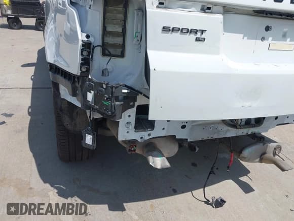 ✅ 2022 Land Rover Range Rover Sport HSE Silver Edition • VIN: SALWR2SU6NA215601 • Lot: 42831312. Listed on IAAI with 64,241 mi. Free auction sales archive from the USA and detailed vehicle history report at DreamBid. Image 18.