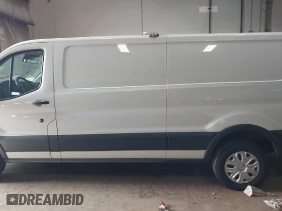 ✅ 2018 Ford Transit • VIN: 1FTYR2YM9JKA09684 • Lot: 41713012. Wystawiony na IAAI z przebiegiem 130 310 mil. Bezpłatny archiwum sprzedaży aukcyjnych z USA i szczegółowy raport historii pojazdu na DreamBid. Zdjęcie 14.