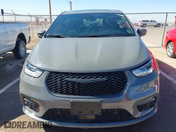 ✅ 2022 Chrysler Pacifica Hybrid Limited • VIN: 2C4RC1S79NR222225 • Лот: 41443021. Опубликован ранее на IAAI с пробегом 10 978 миль. Бесплатный доступ к архиву аукционных продаж из США и подробный отчёт об истории автомобиля на DreamBid. Изображение 13.