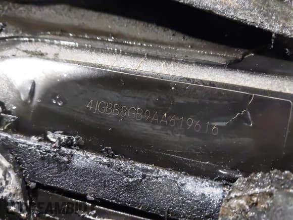 ✅ 2010 Mercedes-Benz M 350 • VIN: 4JGBB8GB9AA619616 • Lot: 42481955. Listed on IAAI with 208,340 mi. Free auction sales archive from the USA and detailed vehicle history report at DreamBid. Image 9.