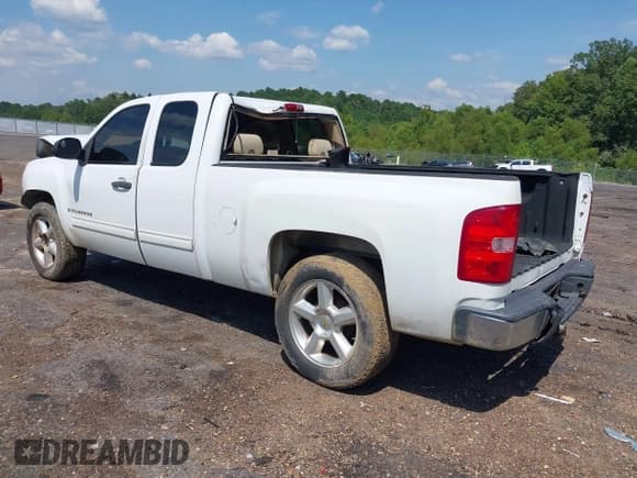 ✅ 2009 Chevrolet Silverado 1500 • VIN: 2GCEC290291117091 • Lot: 42918814. Wystawiony na IAAI z przebiegiem 297 489 mil. Bezpłatny archiwum sprzedaży aukcyjnych z USA i szczegółowy raport historii pojazdu na DreamBid. Zdjęcie 3.