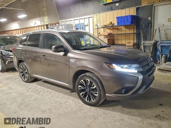 ✅ 2018 Mitsubishi Outlander SEL • VIN: JA4J24A5XJZ050542 • Lot: 96151255. Listed on Copart with 286,421 mi. Free auction sales archive from the USA and detailed vehicle history report at DreamBid. Image 4.