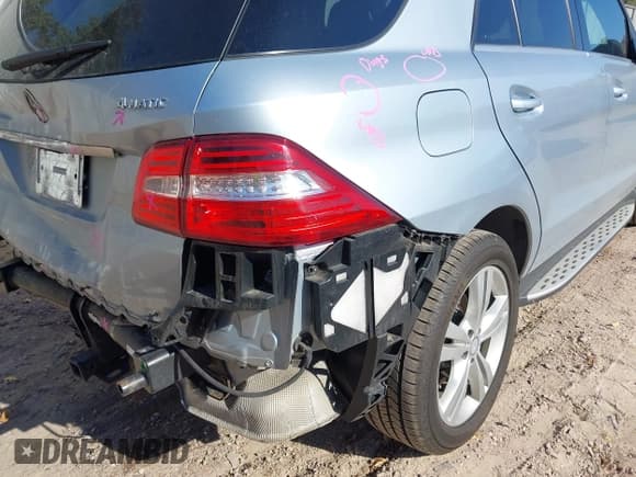 ✅ 2015 Mercedes-Benz M 350 • VIN: 4JGDA5HB3FA559834 • Lot: 43603540. Wystawiony na IAAI z przebiegiem 73 219 mil. Bezpłatny archiwum sprzedaży aukcyjnych z USA i szczegółowy raport historii pojazdu na DreamBid. Zdjęcie 19.